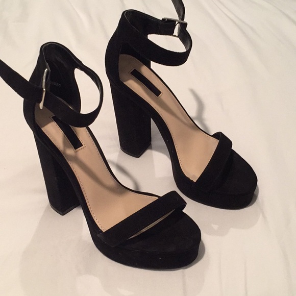 [SOLD] Forever 21 Platform chunky black high heels - Picture 2 of 7